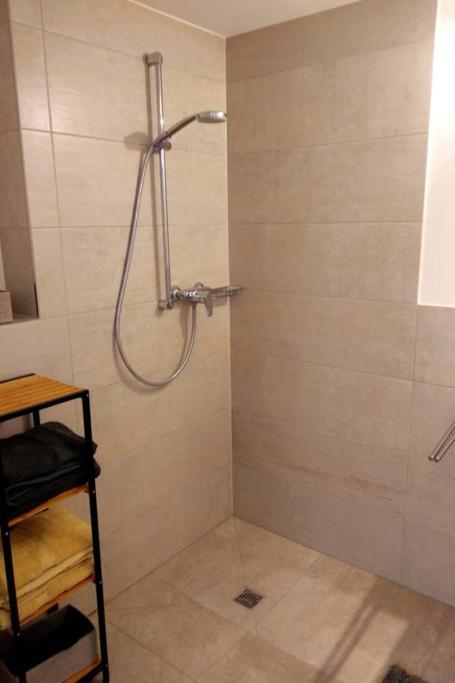 Pearl Studio Apart - King Bed - Netflix - Projector - Fast Wi-Fi Trier Dış mekan fotoğraf