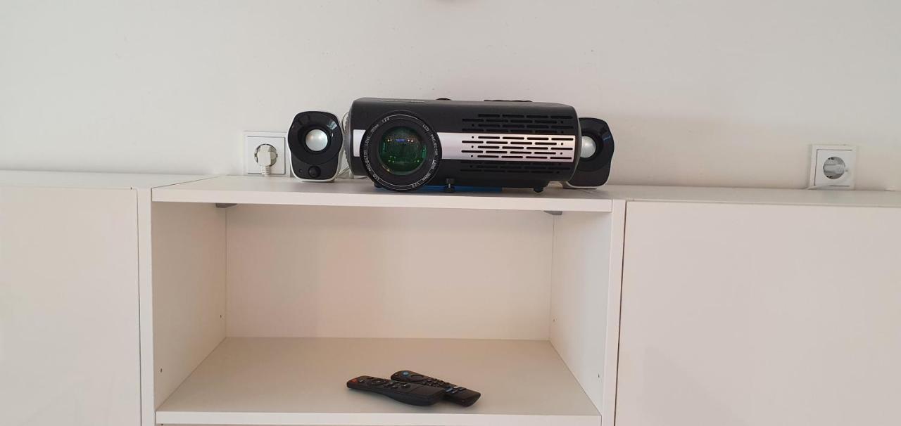 Pearl Studio Apart - King Bed - Netflix - Projector - Fast Wi-Fi Trier Dış mekan fotoğraf